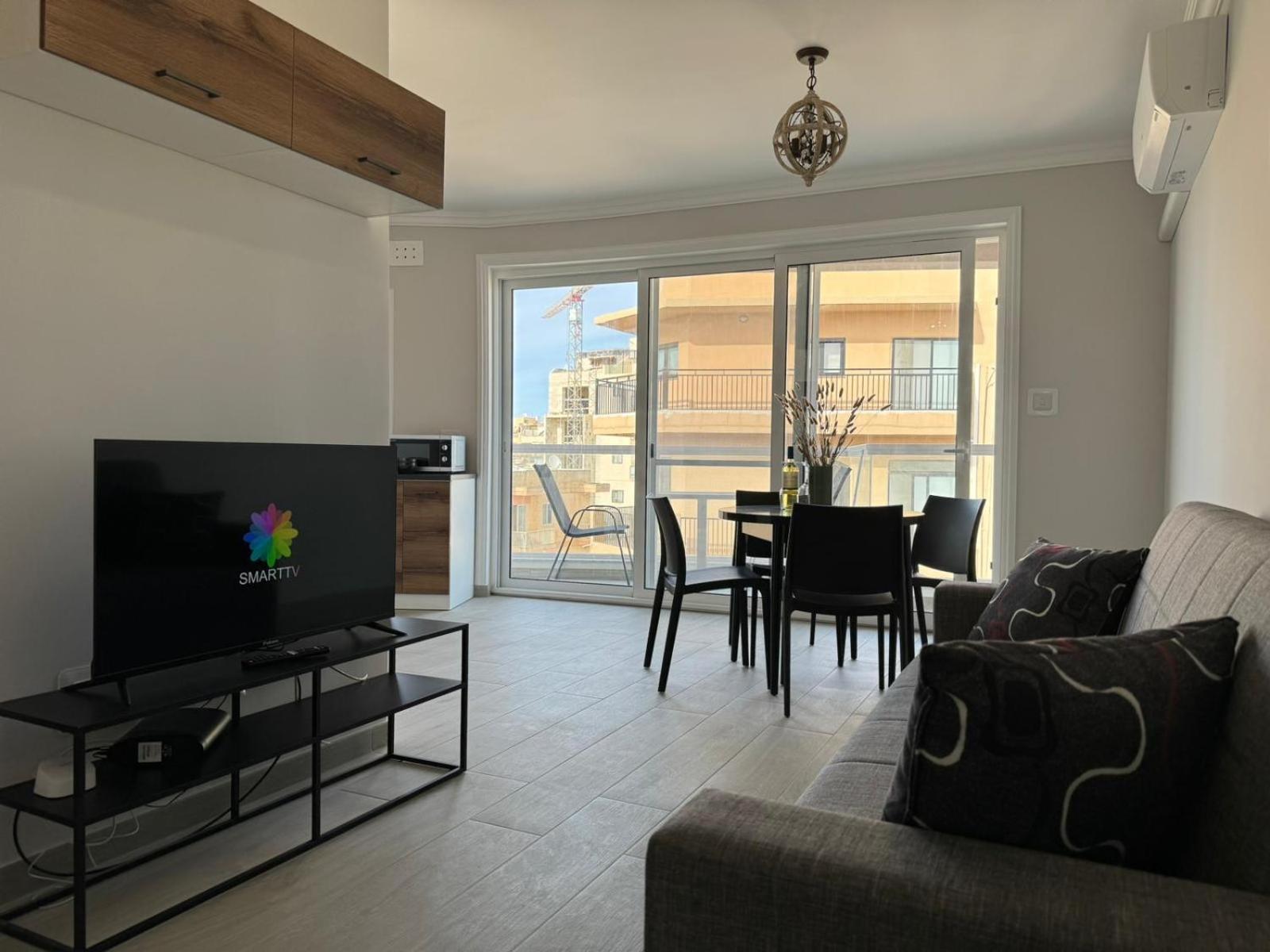 Luxury & Modern Two Bedroom Apartment